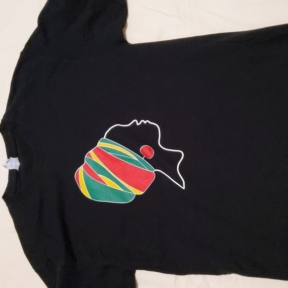 Black T-shirt depicting  African American Graphic woman - Picture 3 of 3